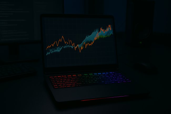 Prediksi Harga Saham Harian Menggunakan LSTM (Time Series)