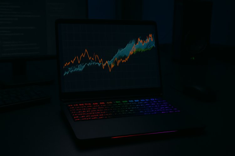 Prediksi Harga Saham Harian Menggunakan LSTM (Time Series)